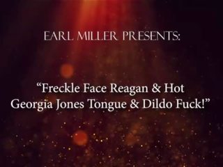 Freckle rosto reagan & fabulous georgia jones língua & dildo fuck&excl;