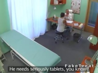 Doktor fucks ruské pacient