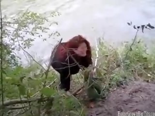 Ένα καλός afternoon γαμήσι κάτω με ο river