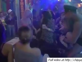 Секси момичета танц с за отстраняване на бои