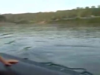 Dva přihlouplá krasavice feny dělá to na fisherboat