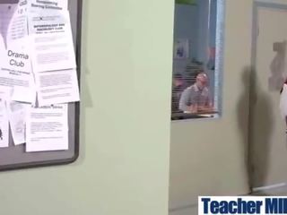 Sekss uz klase ar palaistuve liels melon bumbulīši skolotāja (noelle easton) video-24