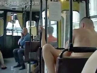 Extremo público sexo em um cidade autocarro com tudo o passenger a assistir o casal caralho