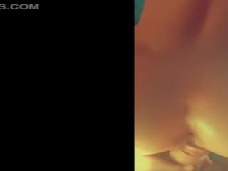 Bruneta s a krásný prdel shoots domácívyrobený dospělý video