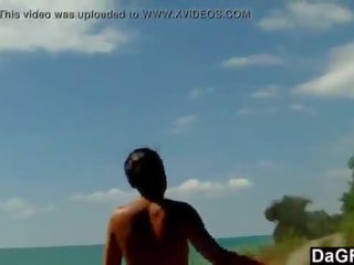 Ερασιτεχνικό ζευγάρι προχειροδουλειά σεξ επί ένα παραλία