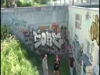 Pubblico trio da tram stop