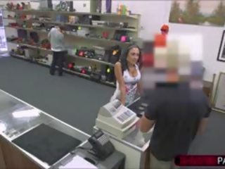 Брюнетка сексуальна латинка дівчина sells вкрадена phones
